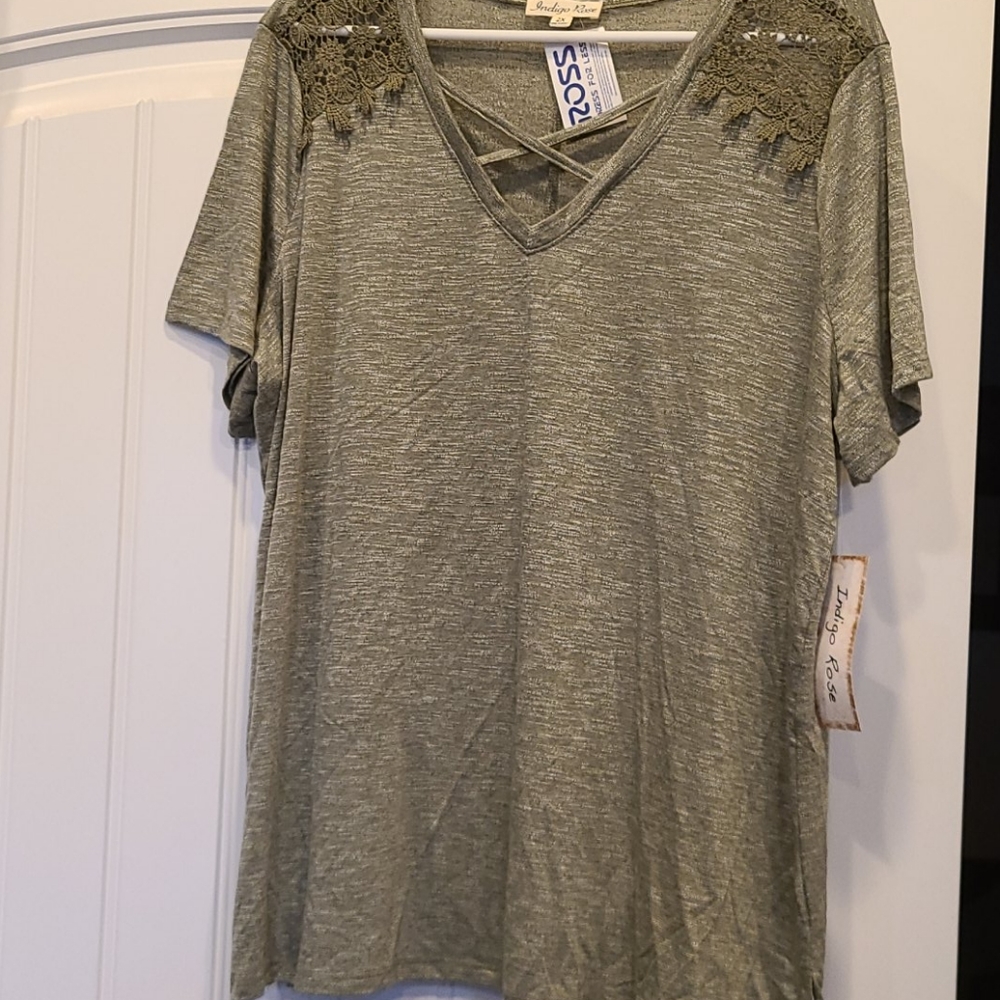 Short sleeved shirt